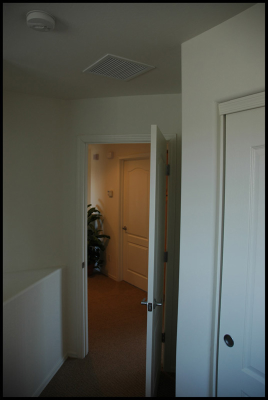 28-hallwayfrombedroom2